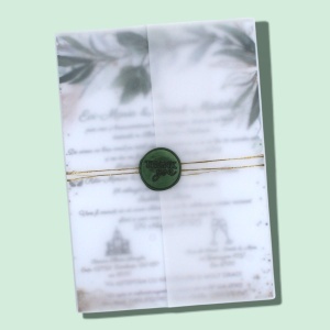 invitatie-nunta-cu-sigiliu-smarald-snur-auriu-si-plic-transparent-lux