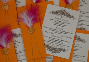 Invitație Nuntă " Pene Albe si Fucsia " - Img 1