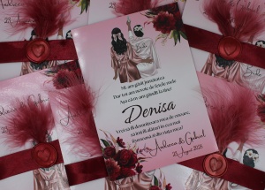 Set Invitații Domnișoară și Cavaler de Onoare – Roz, Sigiliu Inimă și Pene Decorative - Img 2