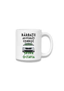 Cană ceramică 380 ml – Bărbații adevărați conduc – Škoda Octavia