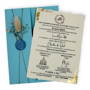 Invitație Botez Bleu cu Foiță Aurie, Flori Naturale și Sigiliu Ceară