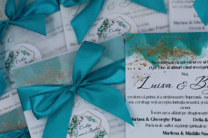 Invitație nuntă cu fontiță și sticker personalizat - Img 5