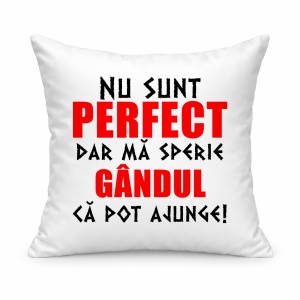 Pernă personalizată Nu sunt perfect dar ma sperie gandut ca pot ajunge