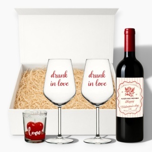 Set Cadou Cuplu cu Pahare Personalizate și Vin – Drunk in Love