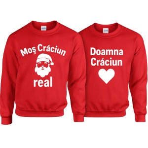Set pulovere cuplu – „Moș Crăciun real” & „Doamna Crăciun”. Ideal pentru poze, cadouri și sărbători în doi. Disponibil pe fabricacucadouri.ro