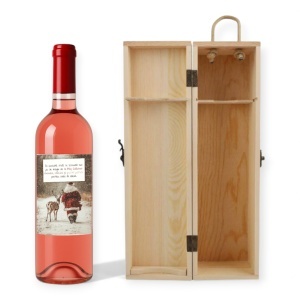 Vin personalizat de sărbători, în cutie premium din lemn – emoție, eleganță și spirit de iarnă.