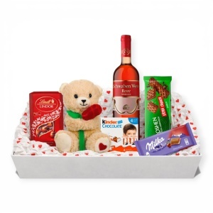 Cutie Cadou Romantică pentru Ea cu Vin Rosé, Ursuleț și Ciocolată Lindt – Cadou Special pentru Iubită