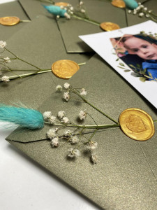 Invitație botez cu flori si sigiliu auriu - Img 3