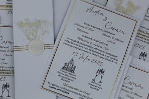 Invitație Nuntă "Eleganță Albă cu Accente Aurii și flori" - Img 1