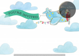 Invitație Botez B70 - Avion cu Banner You're Invited printre Nori Pastelați