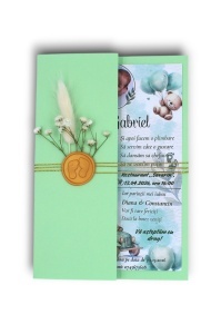 Invitație de botez personalizată băiețel cu ursuleț – verde mentă, sigiliu de ceară și flori uscate - Img 2