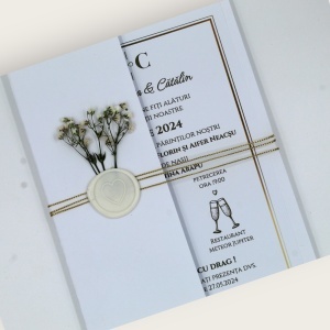 invitatie-nunta-accent-auriu-si-flori-albe