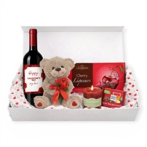 Cutie Cadou Valentine’s Day cu Vin Personalizat, Ursuleț și Ciocolată – Cadou Romantic Premium