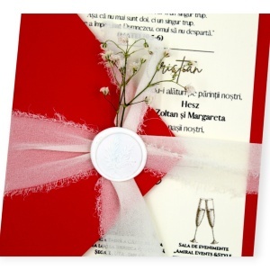 invitatie-nunta-cu-plic-rosu-si-voal-decorativ