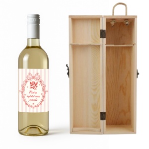 Sticlă de vin personalizată cu mesaj romantic și prezentare premium din lemn
