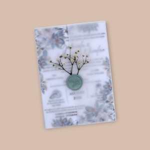 invitatie-nunta-cu-sigiliu-verde-si-flori-presate-eleganta