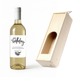 Un cadou premium pentru un moment special! Vin personalizat cu etichetă elegantă și cutie de lemn inclusă — perfect pentru aniversări sau surprize oferite celor dragi.