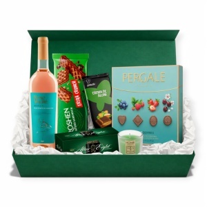 Cutie Cadou Premium pentru Ea cu Vin Rosé, Ciocolată Pergale și Lumânare – Cadou Elegant pentru Femei