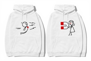 Hanorace pentru iubit și iubită, personalizate, ideale ca dar de Valentine’s Day.