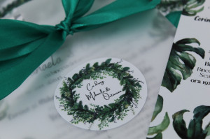 Invitație nuntă cu fontiță și sticker personalizat verde - Img 2