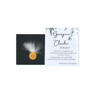Detaliu sigiliu auriu pe plic verde – invitație nuntă elegantă