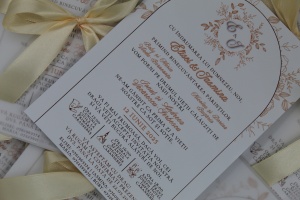 Invitație Nuntă Rotundă cu Fundiță Crem și Vellum Floral - Img 2