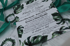 Invitație nuntă cu fontiță și sticker personalizat verde - Img 3