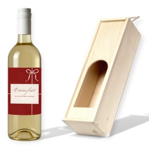 Sticlă personalizată premium de Crăciun, prezentată într-o cutie elegantă din lemn – perfectă pentru cei dragi.