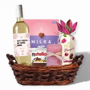 Coș Cadou Romantic pentru Ea cu Vin Personalizat, Ciocolată și Lumânare