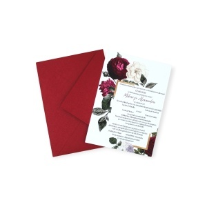 Invitație de nuntă florală elegantă cu bujori și plic vișiniu – model romantic personalizat