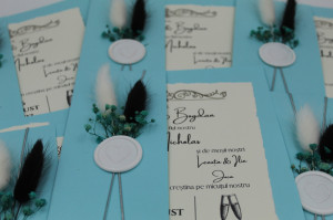 Invitație Nuntă cu Plic Albastru și Flori Delicate - Img 4
