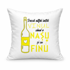 Pernă personalizată Parca altfel intra vinul cand e nasu si cu finu