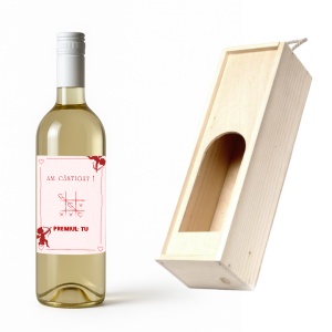 Sticlă de Vin Personalizată „Am Câștigat! Premiul: Tu” cu Cutie din Lemn cu Fereastră – Cadou Valentine’s Day