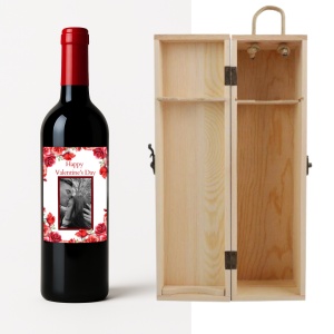 Vin personalizat cu poză, ideal pentru Valentine’s Day, livrat într-o cutie elegantă din lemn.