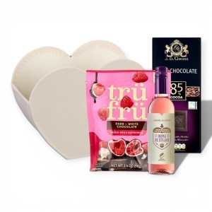 Cutie Cadou Inimă pentru Ea cu Vin Roze și Ciocolată Neagră