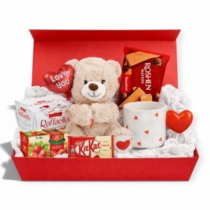 Cutie Cadou Romantică pentru Ea cu Ursuleț, Raffaello și Cană Inimă – Cadou Special pentru Iubită