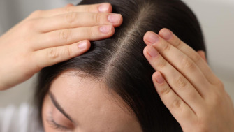 Scalp sensibil – de la cauze și simptome la metode eficiente de gestionare a problemei