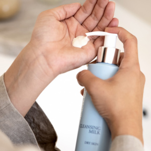 Lapte pentru curatare si demachiere pentru ten uscat, 200ml, Beaute Pacifique
