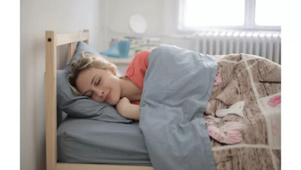 Care sunt cele mai bune ore de somn? Cum îți stabilești un program potrivit