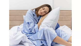 Cum alegi cea mai bună pernă: poziția de somn, înălțimea și umplutura