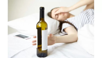 Alcoolul și somnul: cum îți poate afecta odihna