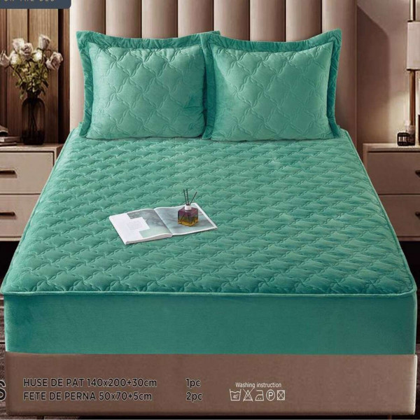 Husa de pat matlasata si 2 fete de perne din catifea, cu elastic, model tip topper, pentru saltea 140x200 cm, turquoise, HTC-28