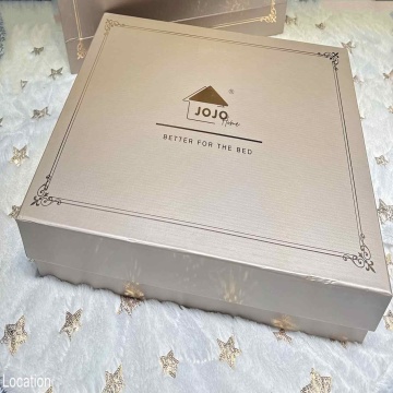 lenjerie ambalata in cutie de carton argintie