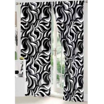 draperie de culoare alba / neagra aranjata la fereastra
