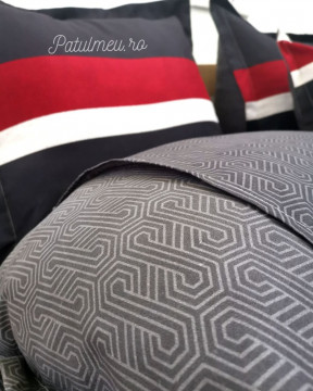 lenjerie de pat de culoare rosu / negru