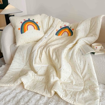 Pilotă copii 2 în 1, crem, model curcubeu, 150x200 cm, 100% bumbac, transformabilă în pernă, JoJo Home