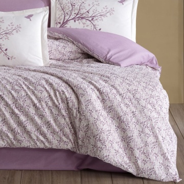 Detaliu husă de pilotă Arianna alb cu mov prună pastel Hobby Home cu imprimeu floral fin