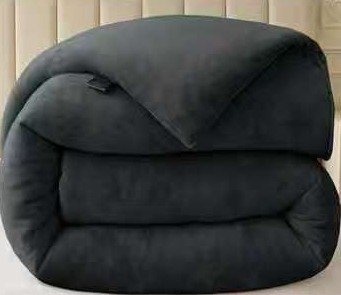 Set pilotă plușată gofrată Johnnie Home 200x230 cm + 2 fețe de pernă 50x70 cm, negru, 3 piese – pilotă pliată