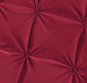Detaliu pliuri decorative brodate lenjerie de pat premium Jojo Home bordo