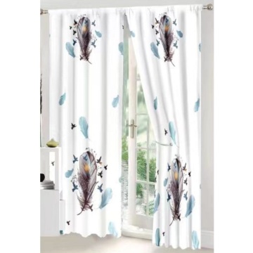 draperie de culoare alba / albastra aranjata la fereastra